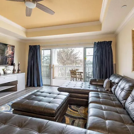 Spacious Elegant 3 Bdrm Condo With Private Balcony At Reunion